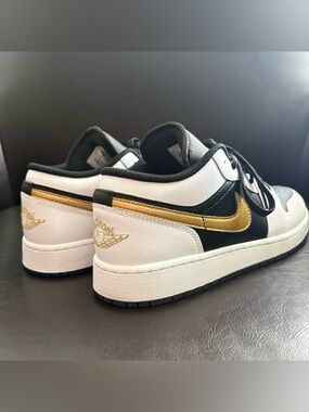 Nike Air Jordan 1 Low (GS) White, Black & Metallic Gold